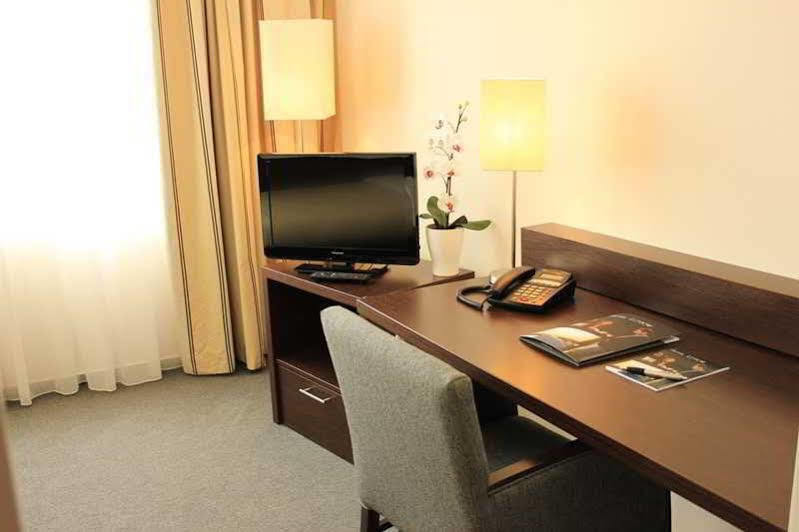 Hotel Luetzow Берлин Экстерьер фото